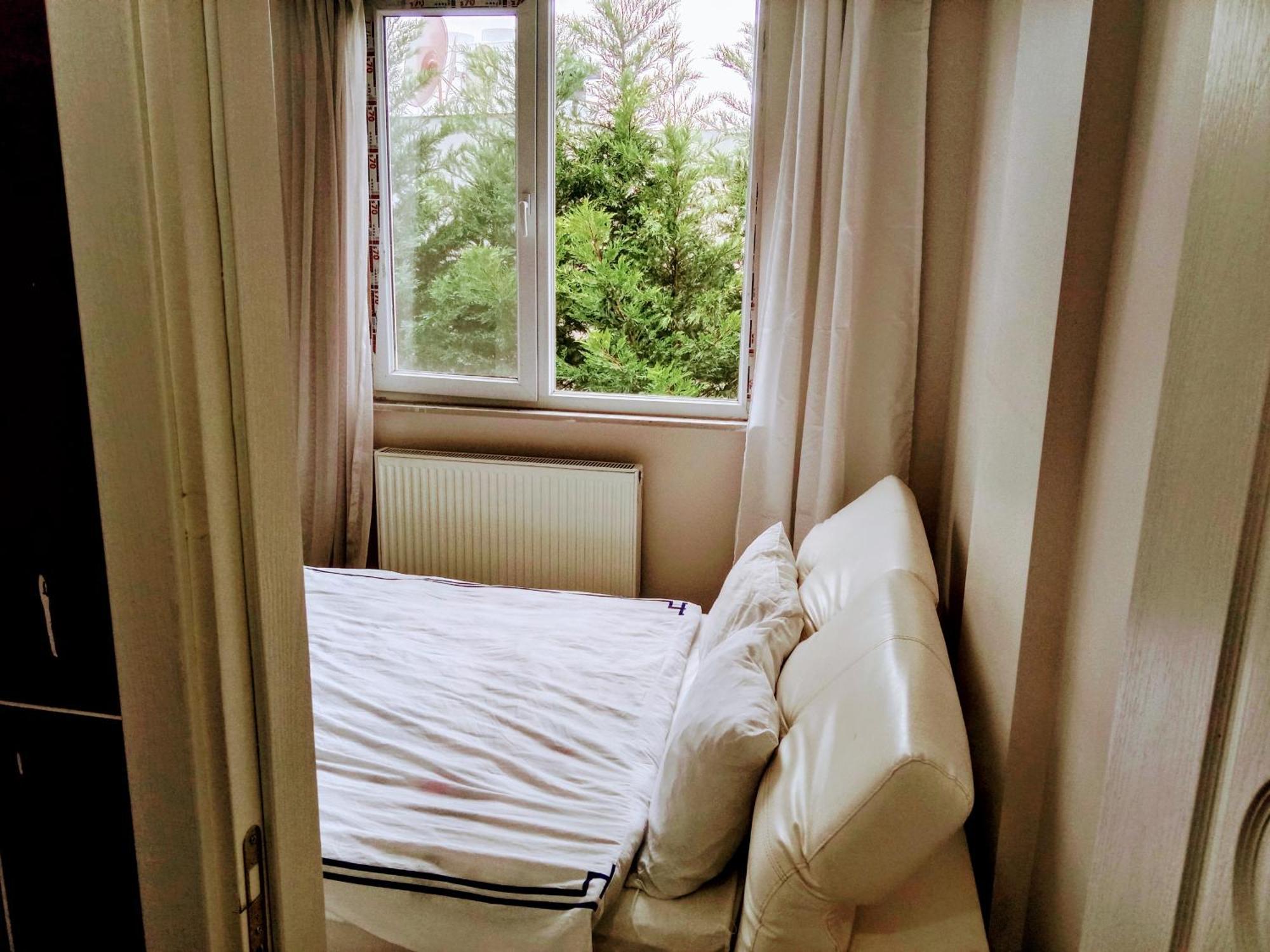 Ahmet Teacher Hotel,6 Minutes From The Airport Arnavutkoy エクステリア 写真