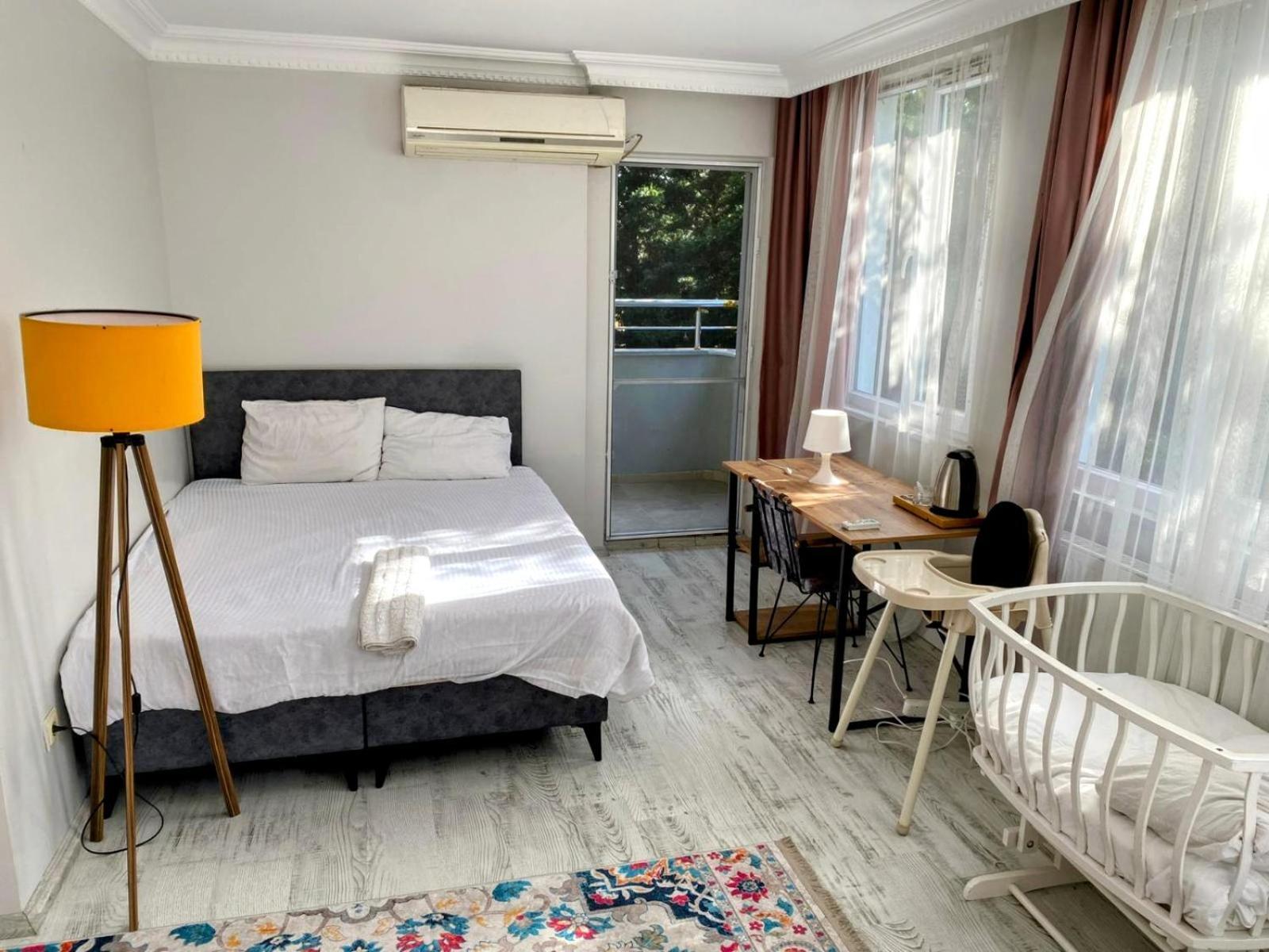 Ahmet Teacher Hotel,6 Minutes From The Airport Arnavutkoy エクステリア 写真