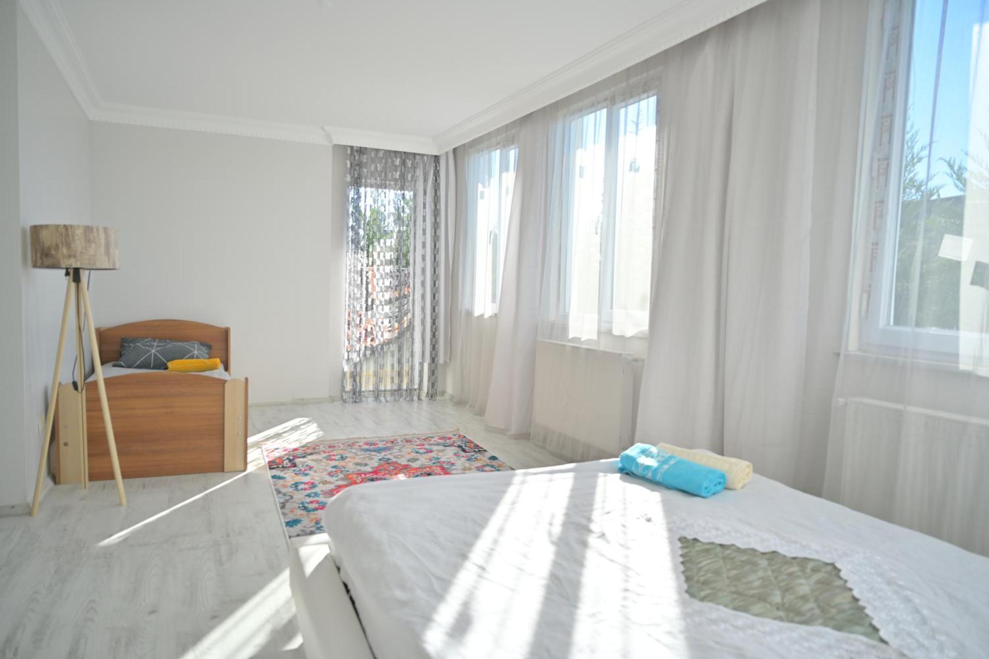 Ahmet Teacher Hotel,6 Minutes From The Airport Arnavutkoy エクステリア 写真